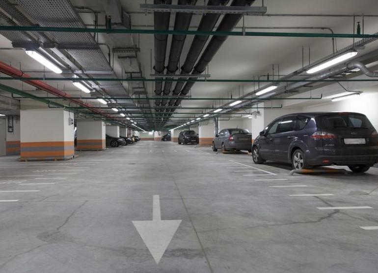 Башня Империя: Вид паркинга