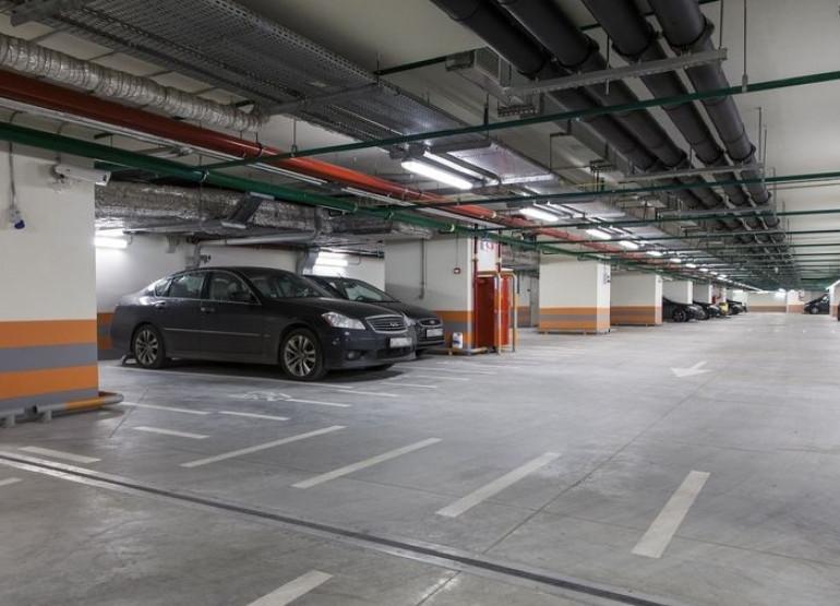 Башня Империя: Вид паркинга