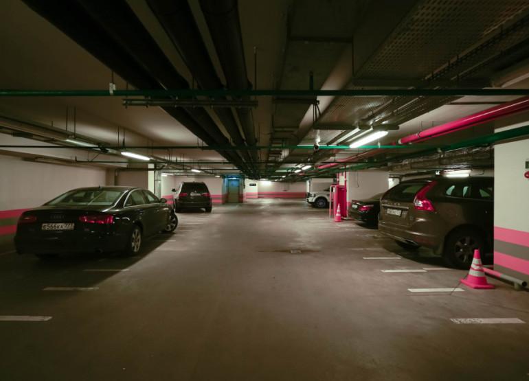 Башня Империя: Вид паркинга