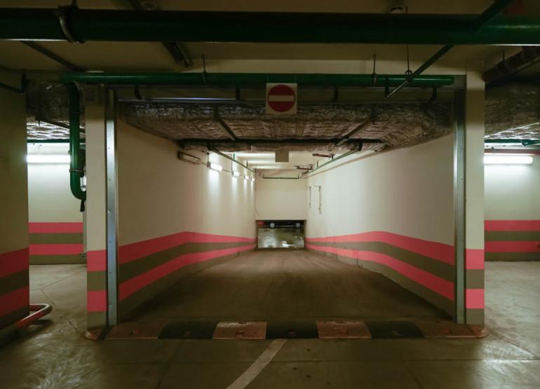 Башня Империя: Вид паркинга