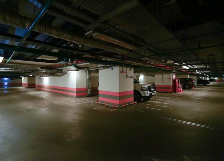 Башня Империя: Вид паркинга
