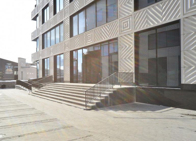 Атлантик: Вид входной группы снаружи