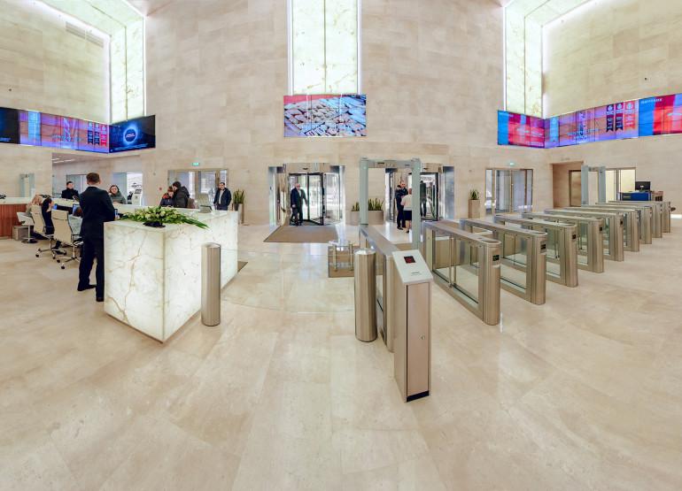 Башня Меркурий: Вид входной группы внутри зданий