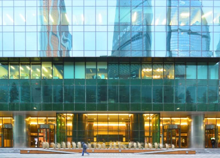 Башня Империя: Вид входной группы снаружи